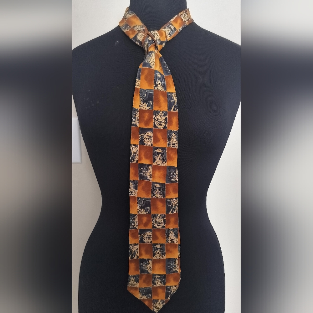 Stylish Checkered Tie in Gold and Black